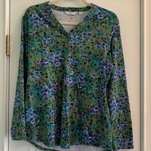 Liz Claiborne Medium Long Sleeve pullover V neck t shirt